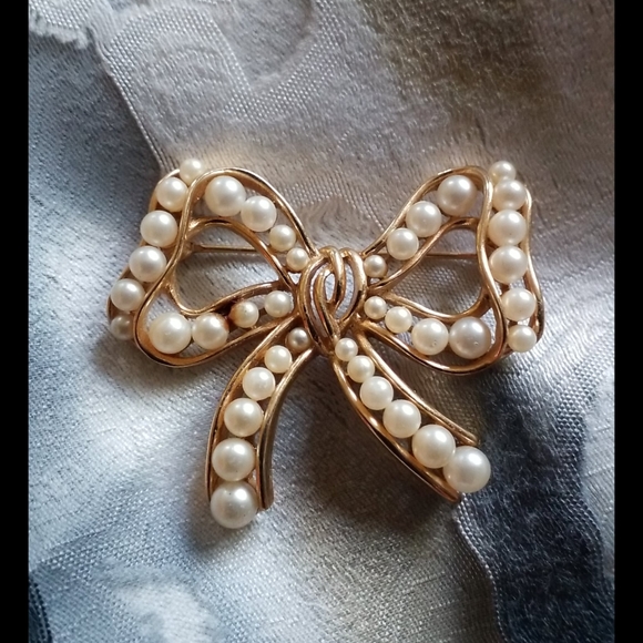 CROWN TRIFARI Pearl Bow Brooch Pin - Picture 3 of 14